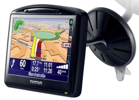 GO 930 Traffic mit Fahrzeughalterung; Quelle: www.tomtom.com GO 930 Traffic mit Fahrzeughalterung; Quelle: www.tomtom.com