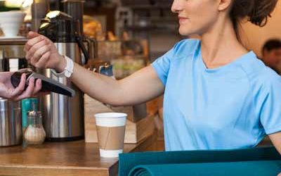 Garmin Pay - Mobiles Bezahlen per Smartwatch oder Sportuhr 6 Garmin Pay im Einsatz (©Garmin)