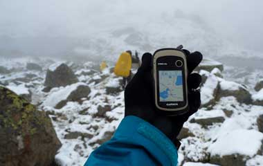 How to choose the right GPS device for thru-hiking?