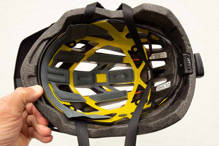 Specialized Helm mit gelber MIPS Schale
