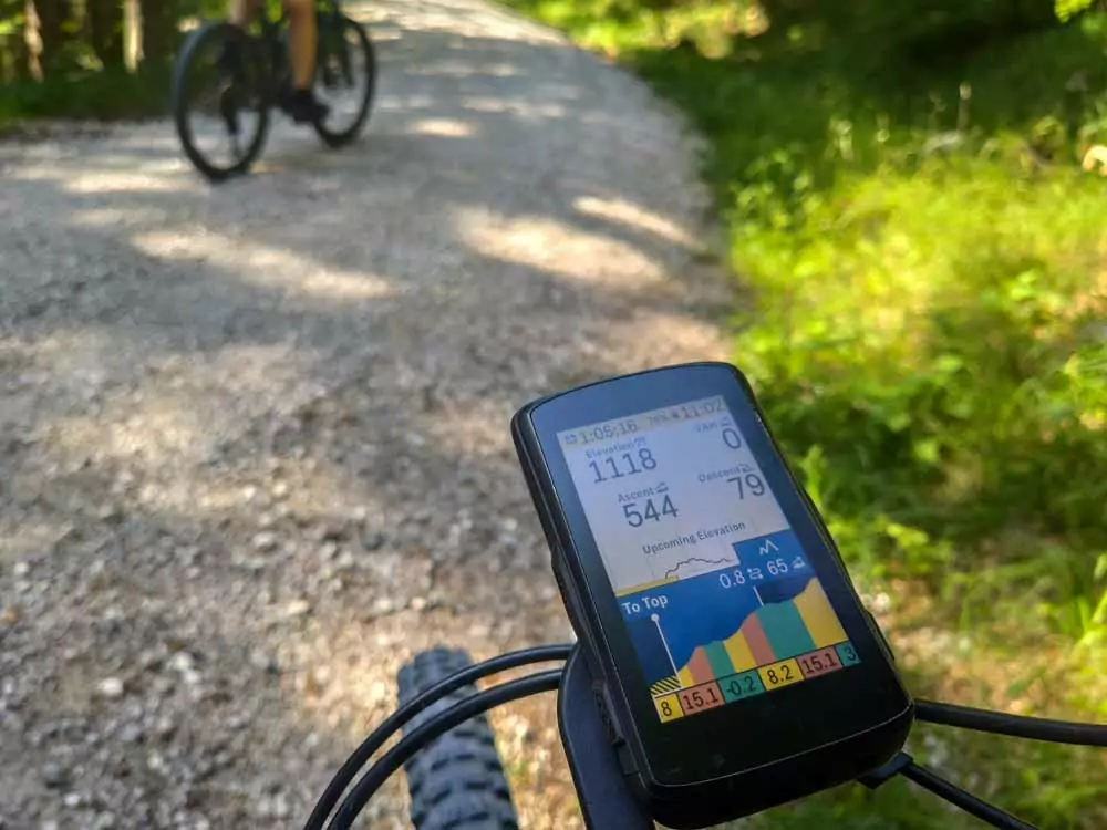 Hammerhead Karoo 2 Test - Hammer Fahrrad-Navi für die Saison 2024? 4 Karoo 2 beim Mountainbiken (Screen: Climber mit Anstiegsinfos)