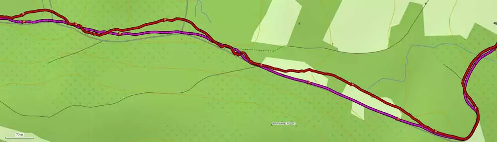 Genauigkeit unter sehr schwierigen Empfangsbedingungen - Edge 1040 (Multi-GNSS, magenta) vs. Explore 2 (nur GPS, rot)