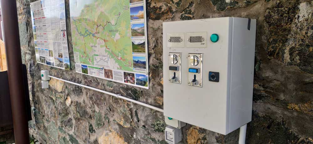 Garmin Edge - Multi-GNSS & Multiband? Eine Spurensuche beim MTB im Valle Maira! 4 In Deutschland undenkbar - E-Bike Ladestation an einer CAI Hütte