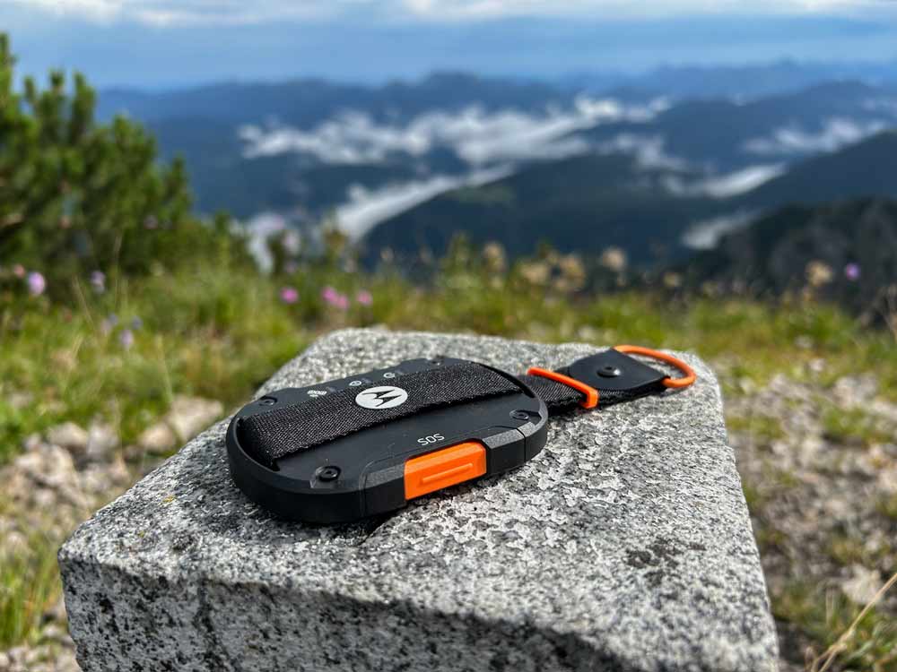 motorola defy satellite link