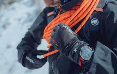 Suunto Vertical beim Bergsteigen
