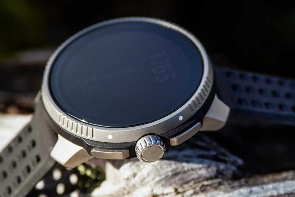 Suunto Race Test - AMOLED-Sportuhr mit starkem Preis-Leistungs-Verhältnis! 2 Suunto Race mit zwei Tasten und digitaler Krone