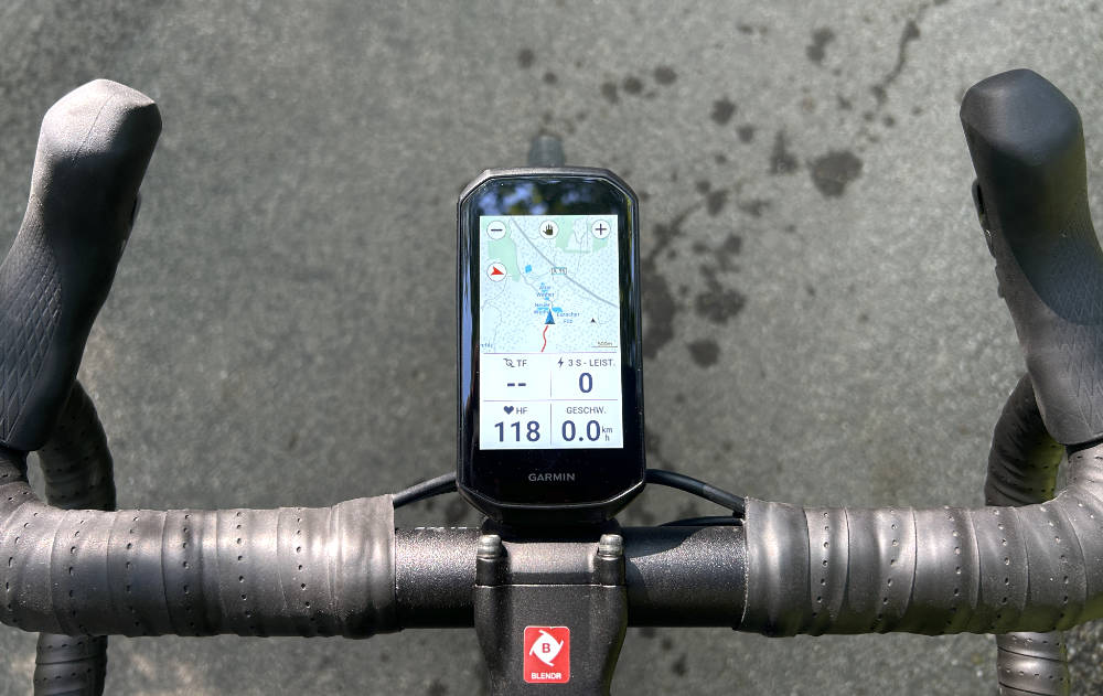 Edge 1050 an einer Trek Domane mit Blendr-Halterung